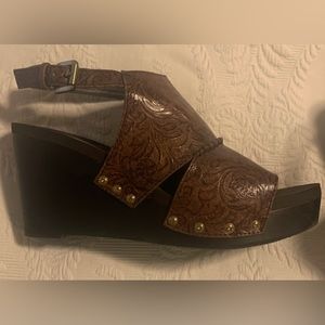 Volatile Shoes, Size 9, Stylish, Attractive, and in excellent condition!
